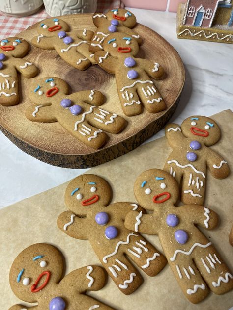 Shrek: Gingy The Gingerbread Man Recipe - Sab's Bakes Shrek Gingy, Shrek Cake, Gingerbread Man Recipe, Quick And Easy Sweet Treats, Cookie Recipes Decorating, Gingerbread Dough, The Gingerbread Man, Meringue Powder, Man Cookies