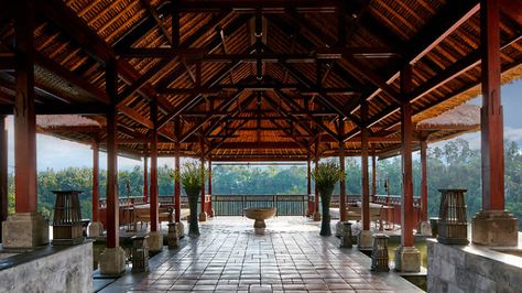 For a high-end nature experience Hotel Emma, Eco Hotel, Cultural Capital, Bali Hotels, Tropical Resort, Ubud Bali, Pergola Plans, Ritz Carlton, Best Places To Travel