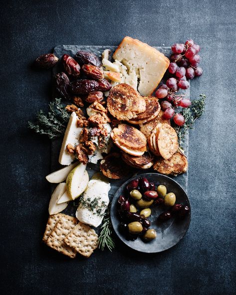 Fall Cheese Board, Fall Cheese Boards, Holiday Cheese Boards, Charcuterie Cheese, Instagram Party, Charcuterie And Cheese Board, Wine Cheese, Cheese Platters, Cheese Plate