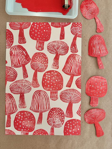 Mushroom Block Printing with Styrofoam Kids Printmaking, Art Class Posters, Carved Stamps, Mushroom Crafts, Hand Carved Stamps, Birthday Party Crafts, Paper Mache Sculpture, Autumn Crafts, Summer Camps