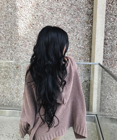 Pinterest: @claudiagabg Indian Hair Accessories, Wavy Extensions, Brunette Girls, Jet Black Hair, Long Dark Hair, Long Black Hair, Indian Hairstyles, Layered Hair, Remy Hair