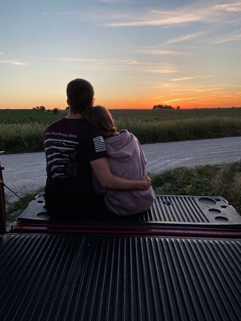 Cuddling Back Of Truck, Couple Atv Picture, Cute Fall Couple Aesthetic, Sunset Truck Bed Date, Sweet Pictures Of Couples, Four Wheeler Couple Pictures, Couple Country Pictures, Truck Pictures Ideas Couples, Country Couples Goals