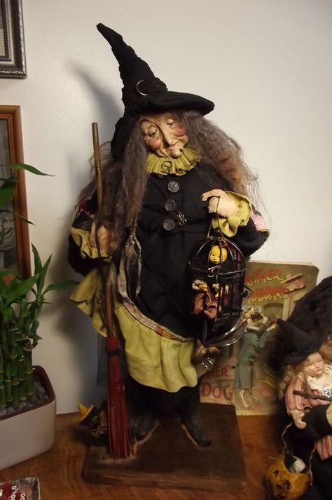 Witch Dolls, Halloween Brooms, Witchy Women, Halloween Witch Dolls, Witch Vintage, Antique Halloween, Doll Antique, Vintage Halloween Witch, Baba Jaga