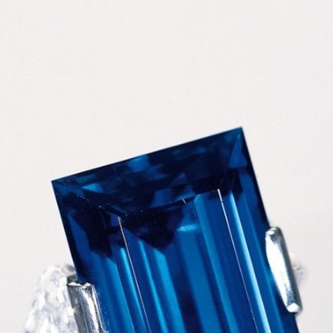 GIA on Instagram: "Did you know that the origin of a sapphire can dramatically impact its value? 

A sapphire from Kashmir can cost five times as much as a comparable sapphire from Madagascar. The market value of sapphire origins has Kashmir at the top followed Burma, Sri Lanka, and then Madagascar.

Image 1 shows the 62.02-carat Rockefeller Sapphire from Burma. Image 2 is a necklace set with thirty-seven Kashmir sapphires. 

Sapphires of Kashmir origin are the most sought-after in the world. It isn’t possible to tell gemstone origin with the unaided eye. Only a professional gem laboratory such as GIA can determine gemstone origin. GIA recently graded this incredibly rare necklace. 

Photos courtesy of (1)Christie's Images Ltd. (2) Just Lee Just Jewelry (TAIWAN) CEO name: James Lee, Photo Rare Necklace, Kashmir Sapphire, James Lee, Market Value, Madagascar, Sri Lanka, Taiwan, Necklace Set, Knowing You