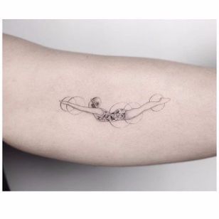 Diver Tattoo, Swimming Tattoo, Original Tattoos, Symbol Tattoos, Tattoo Life, Fine Line Tattoos, Little Tattoos, Small Tattoo, Line Tattoos