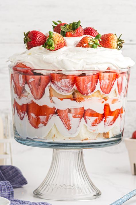 Strawberry Shortcake Trifle - Quick and Easy Layered Dessert for Summer Gatherings. Mixed Berry Trifle, Trifle Bowl Recipes, Trifle Dessert Recipes, Strawberry Shortcake Trifle, Fruit Trifle, Homemade Whipped Cream Recipe, Strawberry Trifle, Berry Trifle, English Flag