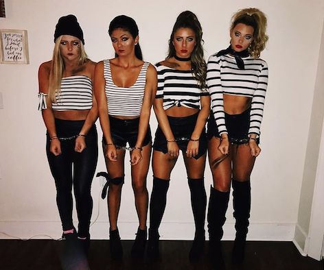 jailbirds College Halloween Costumes, Meme Costume, Halloween Fest, Bff Halloween Costumes, Best Friend Halloween Costumes, Halloween Coustumes, Diy Halloween Costumes For Women, Clever Halloween Costumes, Couple Costumes