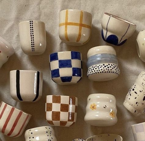 Ceramic Painting Ideas Mugs Inspiration, Diy Mug Painting, Pottery Mug Painting Ideas, Ceramic Cup Painting Ideas, Pottery Throwing Ideas, Pottery Painting Ideas Mugs, Clay Mug Ideas, Lavender Door, Cup Inspiration