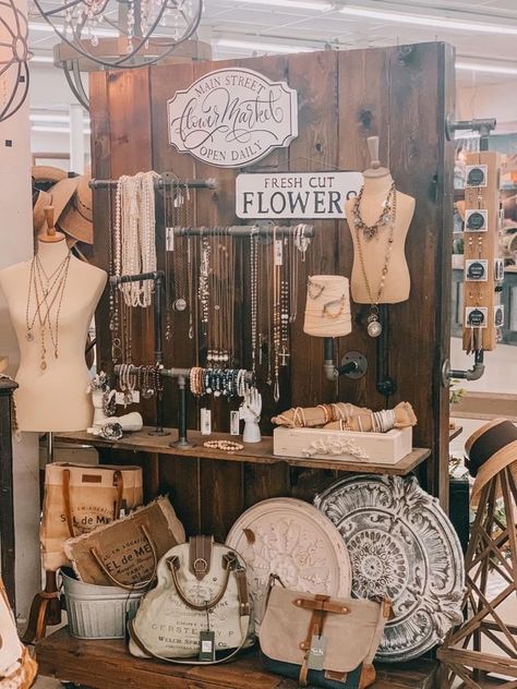 Rugs In Retail Store, Repurposed Retail Display, Western Display Booth, Rustic Boutique Decor Store Displays, Jewelry Display For Boutique, Rustic Clothing Boutique Store Displays, Market Boutique Display Ideas, Flea Market Boutique Booth Ideas, Shabby Chic Boutique Ideas Retail Stores