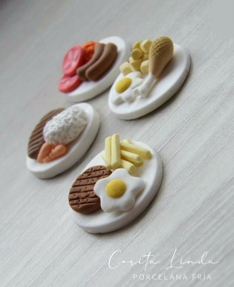 Cute Clay Food Easy, Mini Food Clay Tutorials, Mini Foods Clay Easy, Polymer Clay Crafts Food, Mini Food Clay Diy, Food Made Out Of Clay, Food Clay Ideas, Mini Food Clay, Clay Food Easy