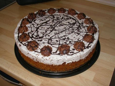 Ferrero-Rocher-Torte Rezept - [ESSEN UND TRINKEN] Ferrero Rocher Torte, Ferrero Rocher Cake, Hazelnut Cake, Sweet Bakery, Ferrero Rocher, Baking Ideas, Cake Tins, Sweet Stuff, Dessert Ideas