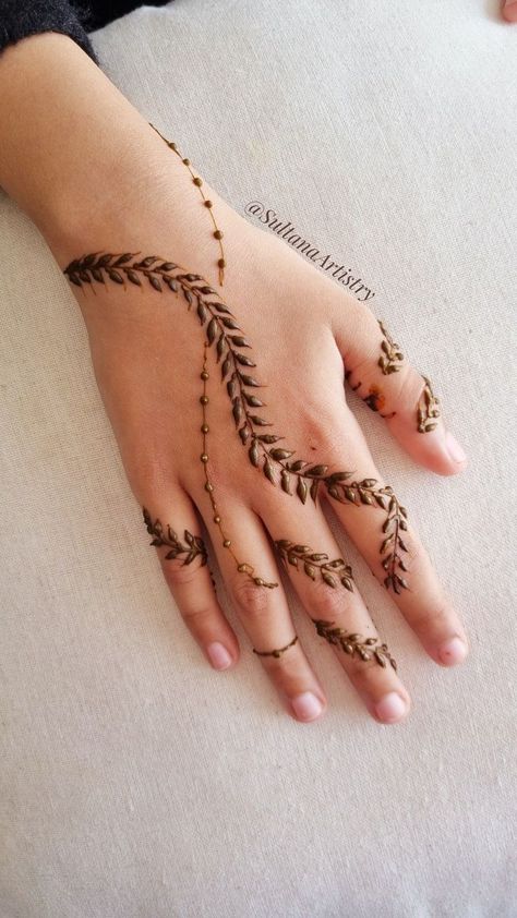 Henna Patterns Hand, Brides Mehndi, Aesthetic Mehndi Designs, Disney Henna, Aesthetic Mehndi, Mehendi Bridal, Design Mehendi, Small Henna Designs, Princess Ideas