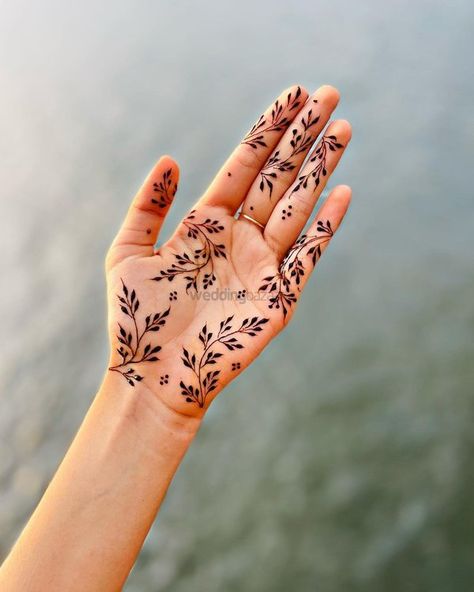 Top 180+ Simple Mehndi Designs | WeddingBazaar Mehndi Designs For Front Hand, Easy And Simple Mehndi Designs, Arab Henna, Aesthetic Mehndi, Simple Mehendi Designs, Simple Mehndi Designs Fingers, Very Simple Mehndi Designs, Dance Basics, Pretty Henna Designs