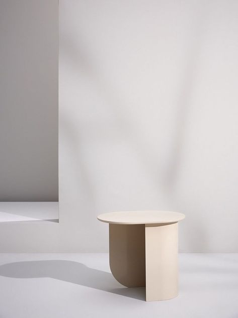 Minimal Side Table, Fest Amsterdam, Minimal Furniture, Coffee Table Furniture, Minimalist Tables, Interior Minimalista, Minimalist Furniture, Interior Design Diy, Creative Furniture