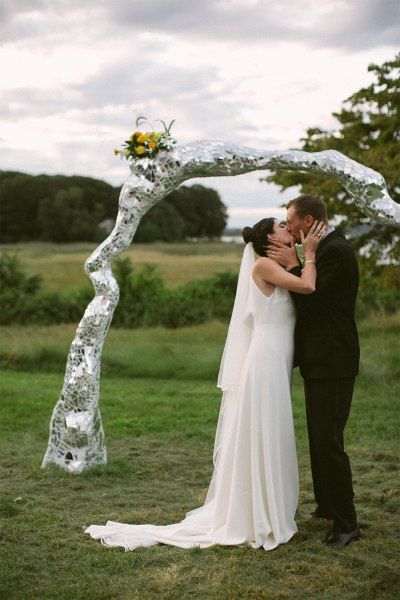 Unique Altar Wedding, No Alter Wedding, Wedding Arch Unique, Alternative Wedding Arch, Unique Wedding Arch Ideas, Wedding Arch Alternative, Unique Wedding Arch, Menorca Wedding, Unique Wedding Backdrop