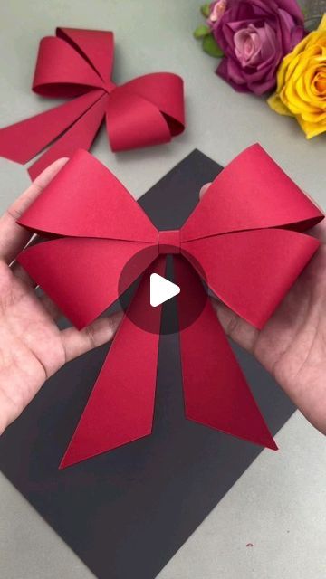 Paper Bows Diy, Origami Ribbon, Bows For Presents, Diy Gift Bow, Valentine Paper Crafts, Origami Cards, Paper Flower Arrangements, Paper Christmas Decorations, Paper Bow