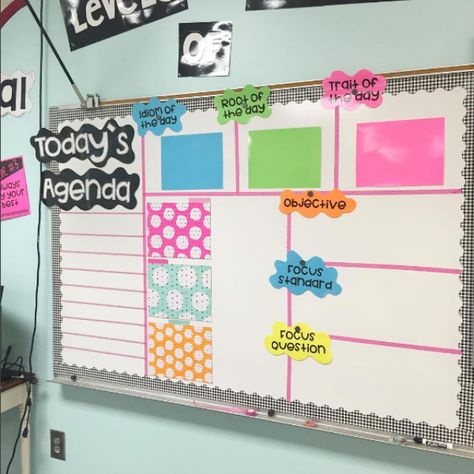 Bulletin Board On White Board, Bulletin Board Lettering Ideas, Class Agenda Board, 5th Grade White Board Organization, White Board Set Up Classroom Decor, Teachers White Board Ideas, Washi Tape Classroom Ideas, Classroom Library Expectations Anchor Chart, Social Studies Bulletin Boards 3rd Grade