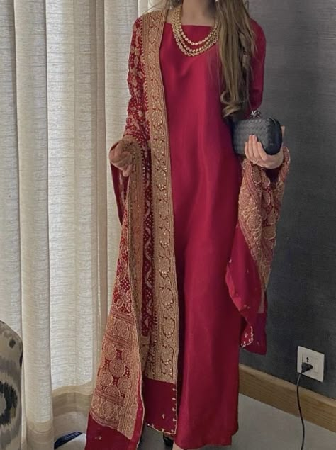 The Desi Shadi Clothes, Pakistani Baraat Dresses, Suits For Roka Ceremony, Pakistani Dupatta Designs Casual, Red Designer Wear Elegant Dupatta, Indian Formals For Women, Bollywood Wedding Abaya With Dupatta, Formal Red Dupatta For Eid, Formal Red Dupatta