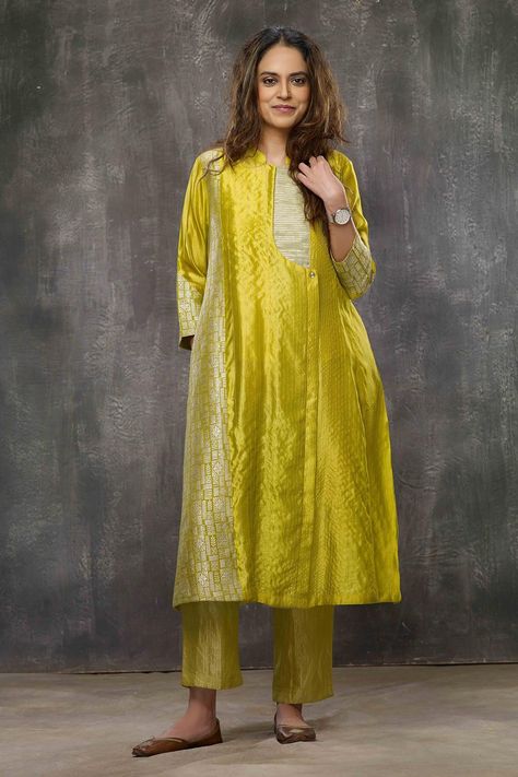 Silk Kurtas, Silk Kurti Designs, Kaftan Designs, Latest Dress Design, Simple Kurta Designs, Designer Kurti Patterns, Bodhi Tree, Casual Indian Fashion, Kurta Neck Design