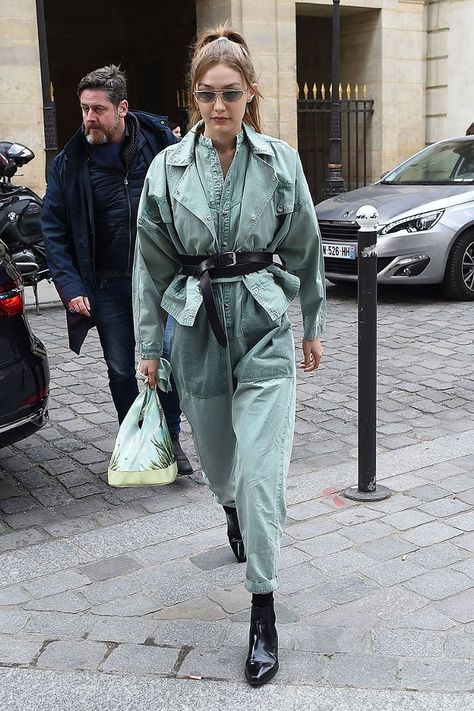 Gigi Hadid in a utility outfit Utility Outfit, Eyewear Inspiration, Gigi Hadid Street Style, Gigi Style, Gigi Hadid Outfits, Make Fashion, Gigi Hadid Style, Models Off Duty Style, Spring Outfit Ideas