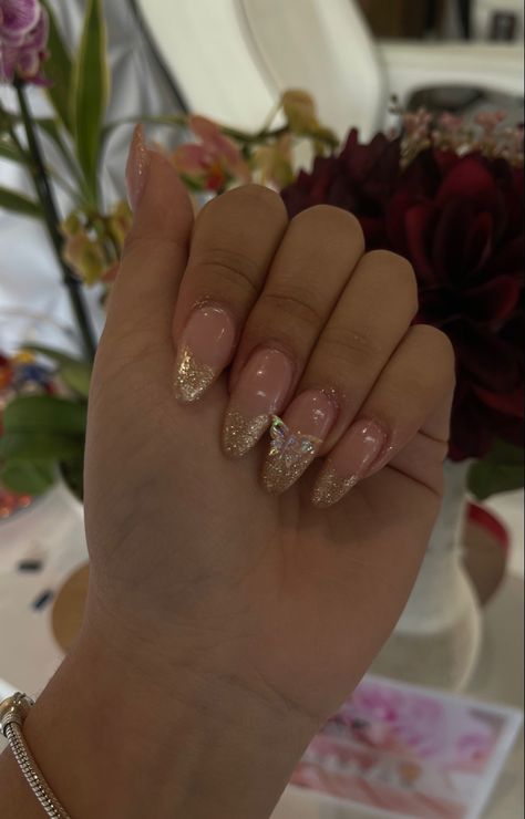 Rose Gold Almond Nails Designs, Rose Gold Nails Acrylic Almond, Butterfly Nails Gold, Quinceanera Nails Almond, Sparkle Butterfly Nails, Gold Glitter Almond Nails, Rose Gold Prom Nails, Butterfly Almond Nails, French Tip Nails Winter