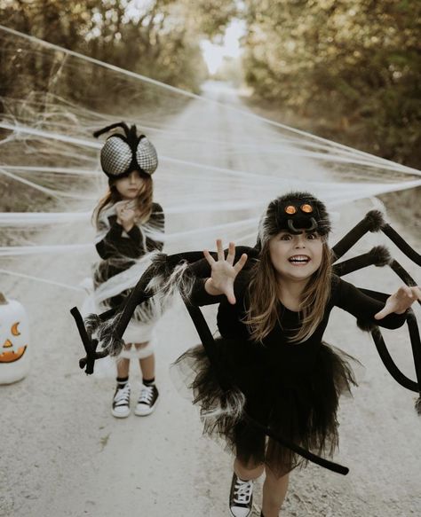 Diy Spider Costume, Matching Family Halloween Costumes, Spider Halloween Costume, Pop Culture Outfits, Culture Outfits, Halloween Dresses, Vintage Halloween Photos, Spider Costume, Diy Costumes Women