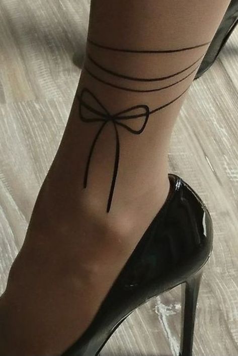 French Tattoos For Women, Boujee Tattoos For Women, Heel Tattoos, Tatoo Dog, Henne Tattoo, Garter Tattoo, Anklet Tattoos, Ribbon Tattoos, Bow Tattoo