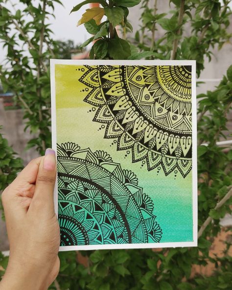 Mandala With Watercolor Background, Mandala On Watercolour Background, Oil Pastel Mandala Art, Mandala Art With Colourful Background, Watercolour Background Ideas, Mandala Drawing Colourful, Watercolour Mandala, Pen Mandala, Boarders Designs