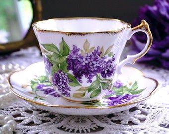 Tea Cup Display, Country England, Vintage Tea Parties, Mad Tea Parties, Beautiful Cups, English Tea Cups, Disney Board, Pretty Tea Cups, English Tea