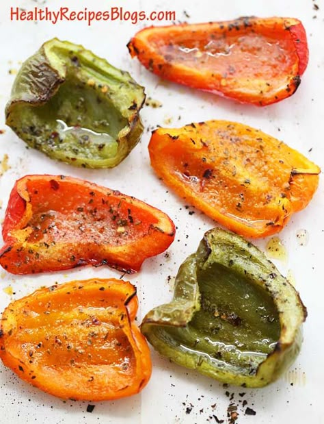 #glutenfree Deliciously roasted bell peppers are seasoned with olive oil, oregano and crushed red peppers. Cooked Bell Peppers, Oven Baked Peppers, Cooking Peppers In The Oven, Bell Pepper Roasted, Roasting Green Peppers In Oven, Bell Paper Recipes, Cooking Bell Peppers, Baked Peppers Oven, Things To Make With Bell Peppers