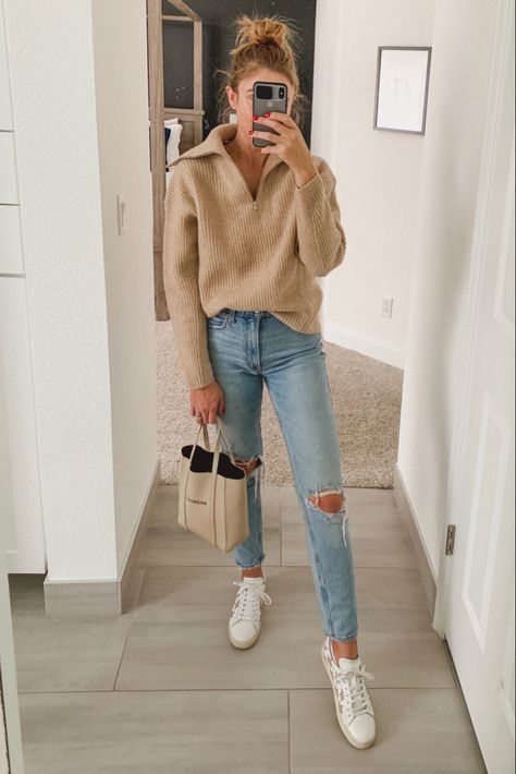 Causal Jean Outfits, Mum Jeans Outfit Winter, Outfit Helle Jeans, 30s Mom Fashion, Fall Causal Outfits Women, Cozy Mom Outfits, Ripped Jeans Outfit Winter, Style In Your 30s, Mum Fits