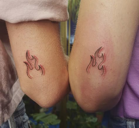 pinterest: hezzprice Matching Tats, Bestie Tattoo, Flame Tattoos, Hand Tats, Fire Tattoo, Tattoo Apprentice, Fire Flame, Women's Tattoo, Matching Tattoo