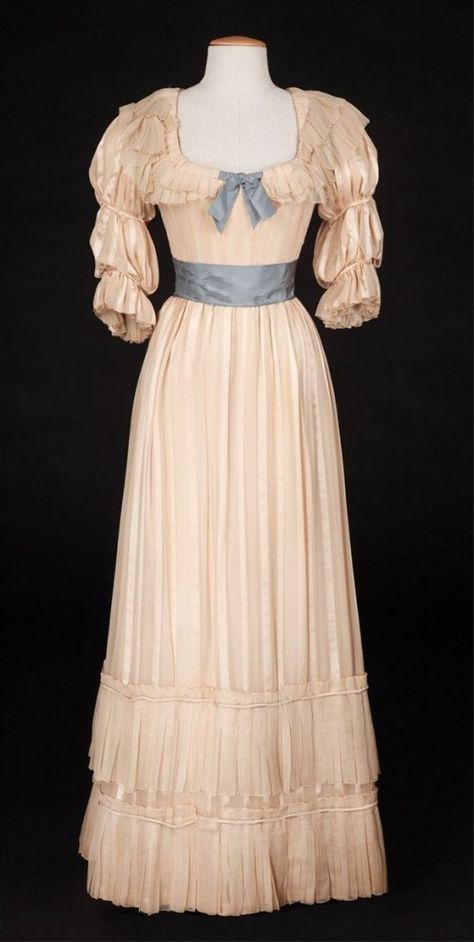 Blue Sash, Paulette Goddard, Old Dress, Chemise Dress, Sisters Dress, Old Fashion Dresses, 18th Century Fashion, Victorian Clothing, Vintage Gowns