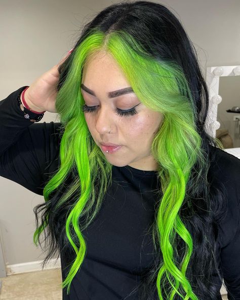 Neon green hair is a vibrant style that can instantly elevate your look. The bright green hue works well with various colors like purple, blonde, and brown. Click the article link for more photos and inspiration like this // Photo Credit: Instagram @hair_byyadira // #blackandneongreenhair #greenhair #halfblackhalfneongreenhair #neongreenhair #neongreenhaircolor #ombreneongreenhair #shortneongreenhair Lime Green Money Piece Hair, Black Hair Green Money Piece, Neon Green Money Piece Hair, Blond And Green Hair, Green Halo Hair, Neon Green Hair Streaks, Black Hair Green Highlights, Black And Neon Green Hair, Green Money Piece Hair