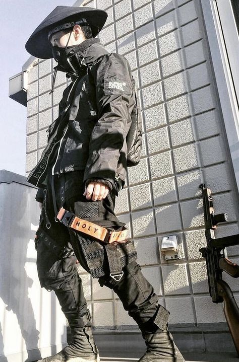 #tacticalpants #urbanninja #techwear #urbanmensfashion #streetstylefashion Tech Ware Outfits, Cyberpunk Techwear Fashion, Urban Ninja Fashion, Ninja Streetwear, Urban Techwear, Techwear Ninja, Techwear Aesthetic, Black Techwear, Goth Ninja