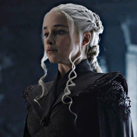 Daenerys Targaryen Aesthetic, Fate Grand Order Lancer, Daenerys Targaryen Icons, Emilia Clarke Daenerys Targaryen, Queen Of Dragons, Game Of Thrones Poster, Rose Leslie, Fairytale Aesthetic, Targaryen Aesthetic