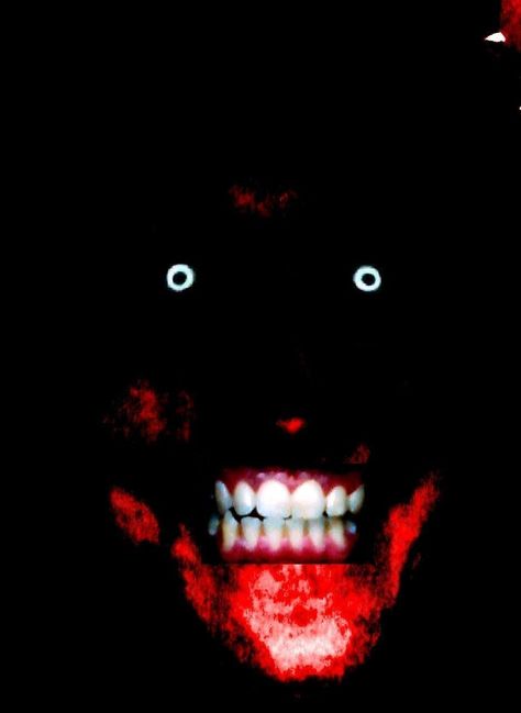 Creepy Websites, Scary Images, Scary Photos, Creepy Core, Arte Peculiar, Creepy Images, Ben Drowned, Creepy Pictures, Smiling Dogs