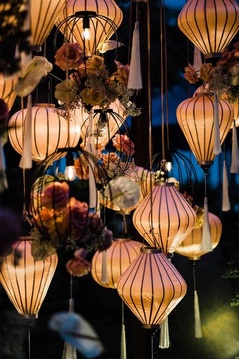 White Chinese Lanterns Wedding, Vietnamese Centerpieces, Vietnamese Lanterns Wedding, Japanese Hanging Lanterns, Vietnamese Filipino Wedding, Vietnamese Party Decorations, Mexican Vietnamese Wedding, Vietnamese Lanterns Decor, Japanese Style Wedding Decoration