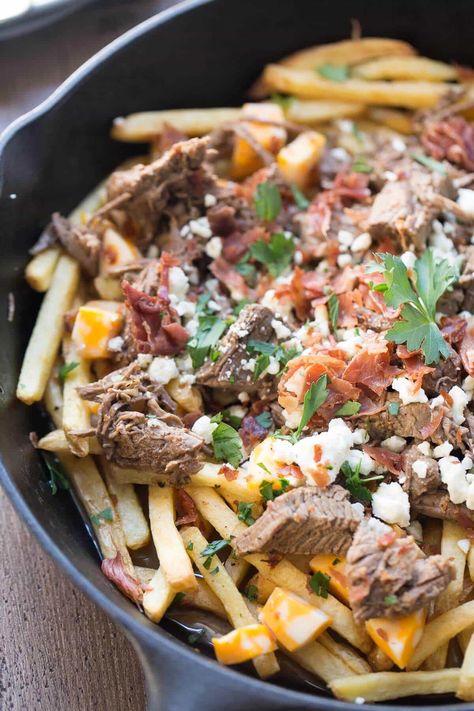 This poutine recipe has beef brisket that is slow cooked to a tender perfection then placed on top of French fries and drizzled with a succulent gravy. Brisket Poutine, Slow Cooked Brisket, Poutine Recipe, Beef Brisket Recipes, Crispy French Fries, Nice Recipes, Brisket Recipes, Healthy Vegan Snacks, Ground Beef Recipes Easy