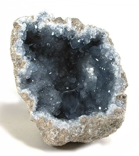 Celestine (Celestite): The mineral celestine information & pictures Best Healing Crystals, Crystals Healing Properties, Pretty Rocks, Cool Rocks, Power Crystals, Amethyst Geode, Minerals And Gemstones, Large Crystals, Crystal Collection