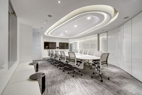 Oval-shaped light trough is applied to the ceiling of meeting rooms and VIP rooms which is coherent with the main theme of the office and synchronize with lobby. Futuristic Meeting Room, Futuristic Office, Conference Room Design, Meeting Room Design, Design Strategies, Cozy Interior Design, Office Interior Design Modern, Vip Room, Office Space Design