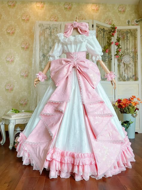 Old Fashion Dresses, Pink Gowns, Pretty Prom Dresses, Fairytale Dress, Fantasy Dress, Historical Dresses, Really Cute Outfits, Lolita Fashion, Fancy Dresses