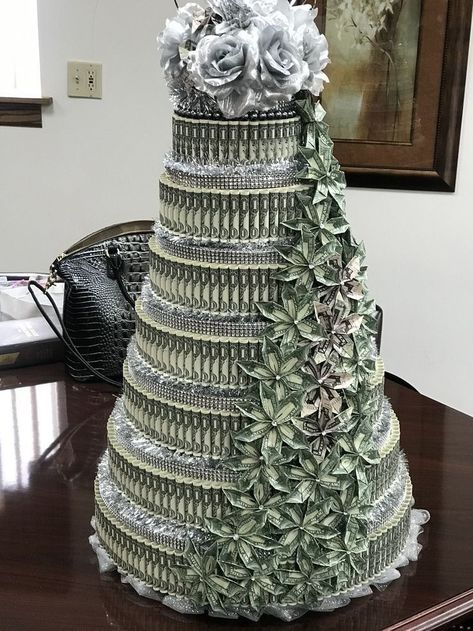 Money Cake Ideas Dollar Bills, Lots Of Money Aesthetic, Money Cake Ideas, Quince Cake Ideas, Cake With Money, Cake Ideas Aesthetic, Rich Gift, 3 Layer Cake, Money Birthday Cake