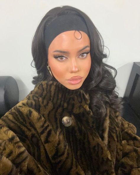 mean kitty 🐈‍⬛ on X: "she ended up being so fab https://t.co/UaBLzG38EK" / X Hogwarts University, Asia Monet Ray, Asia Monet, Casual 90s, Tiktok Challenge, New York Fits, Cold Fits, Girl Y2k, Doll Makeup