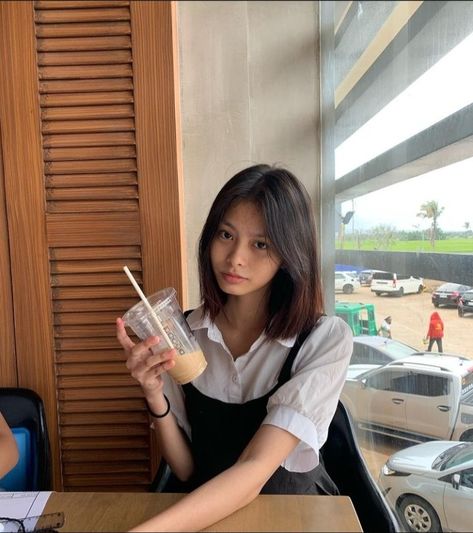 Feby Villar, Rosé Visual, Video Call With Boyfriend Prank, Ulzzang Short Hair, Shes Perfect, Short Hair Haircuts, Girl Face, Medium Hair Styles, Short Hair Styles