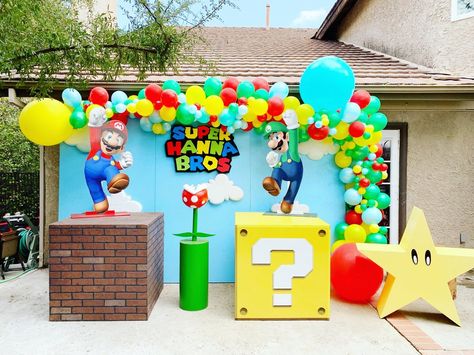 Luigi Birthday Party, Bolo Pikachu, Super Smash Bros Party, Luigi Party, Luigi Birthday, Los Angeles Party, Mario Brothers Birthday Party, Mario Kart Party, Mario Bros Birthday Party Ideas