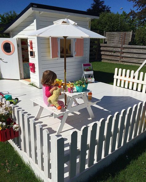 25 Amazing Outdoor Playhouse Ideas to Keep Your Kids Occupied! Outdoor Playhouse Ideas, Diy Playhouse Plans, Kids Playhouse Plans, Kids Cubby, Outside Playhouse, Kids Cubby Houses, Kids Playhouse Outdoors, Playhouse Ideas, Outdoor Playhouse