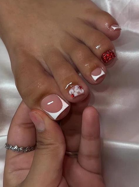 Toes Nails Christmas, White Toe Nail Design, White And Red Acrylic Nails Ideas, Junk Toe Nails, Red Nail Designs Prom Short, Black And Red Toenails, Red Tip Toe Nails, White Toe Design, Red Toes With Design