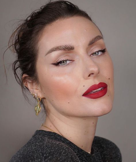 Big Nose Women, Winged Liner Makeup, Katie Jane Hughes, Every Day Makeup, Surratt Beauty, Liner Makeup, Perfect Cat Eye, Makeup Artist Tips, Best Eyeliner