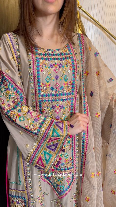 Embroided Suit Designs, Drzya By Ridhi Suri, Mirror Suit Design, Indian Designer Suits For Wedding, New Embroidery Designs Suits, Pakistani Embroidery Suits, Embroidered Suits For Women, Designer Suits For Women Indian, New Dress Designs